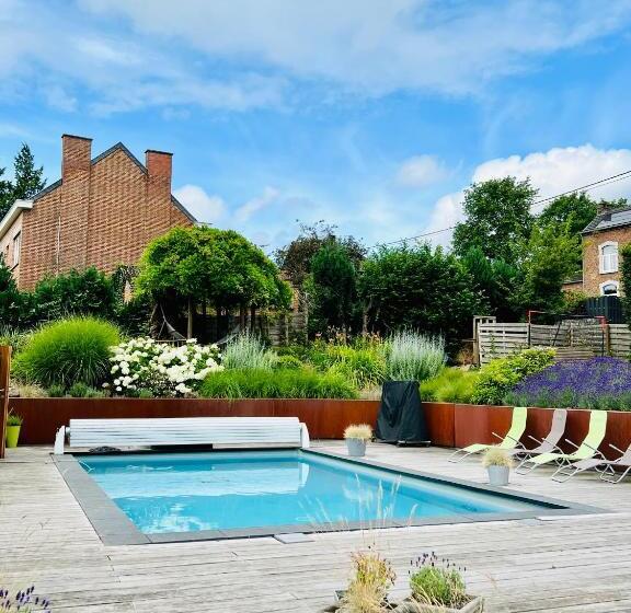 Juste à Côté, Maison De Caractère Avec Piscine
