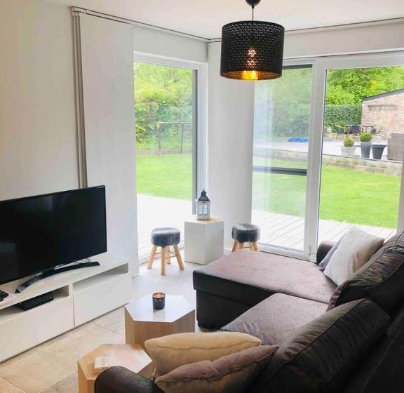 Juste à Côté, Maison De Caractère Avec Piscine