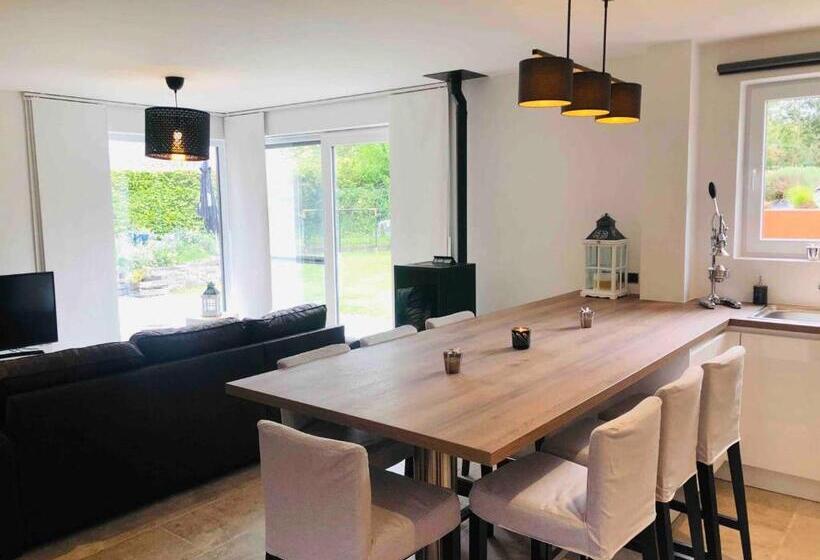 Juste à Côté, Maison De Caractère Avec Piscine