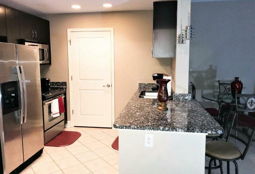 Midtown Oasis   Pool And Private Balcony