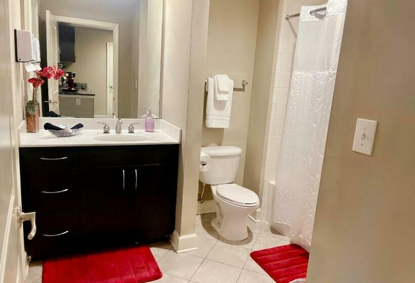 Midtown Oasis   Pool And Private Balcony