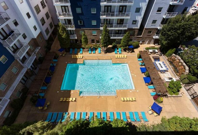 Midtown Oasis   Pool And Private Balcony