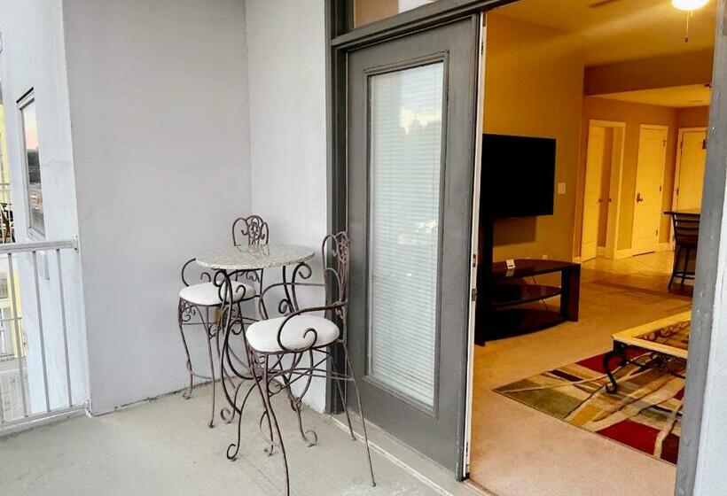Midtown Oasis   Pool And Private Balcony