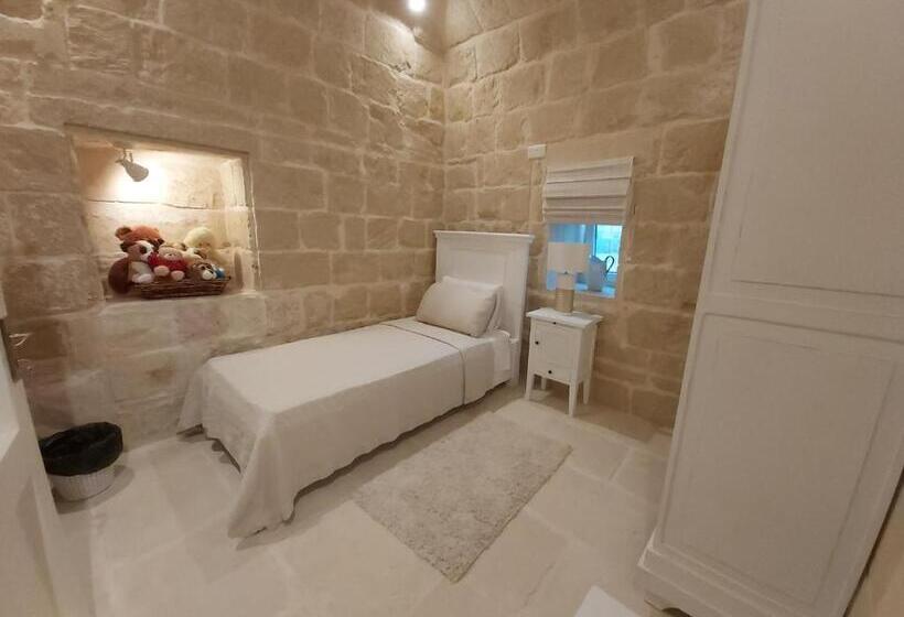 Beautifully Converted Farmhouse Villa In Gozo With Large Pool And Outdoor Area