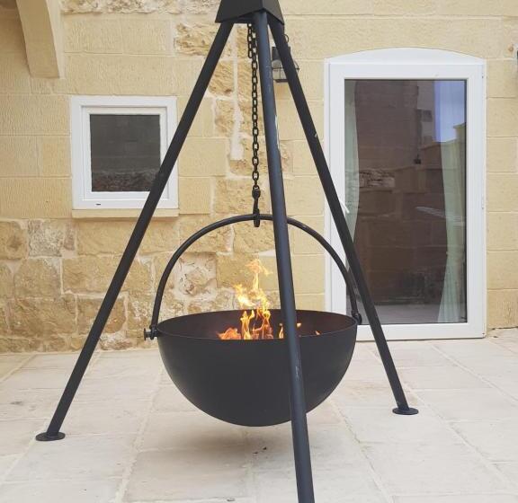 Beautifully Converted Farmhouse Villa In Gozo With Large Pool And Outdoor Area