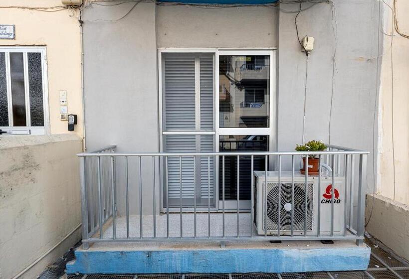 Seaside Flat With Scenic Country Views