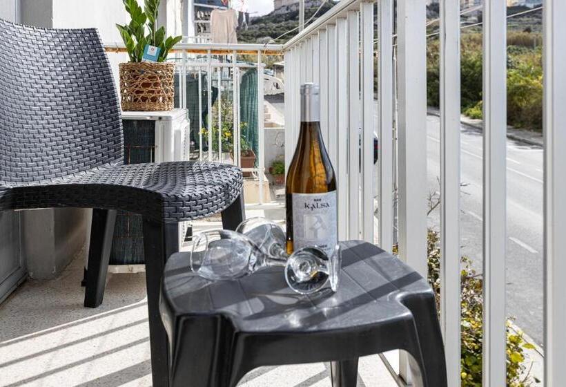 Seaside Flat With Scenic Country Views