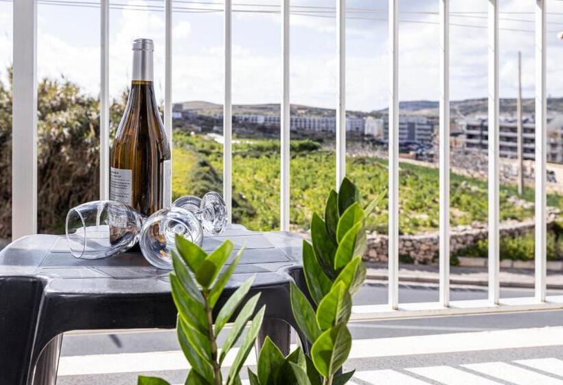 Seaside Flat With Scenic Country Views