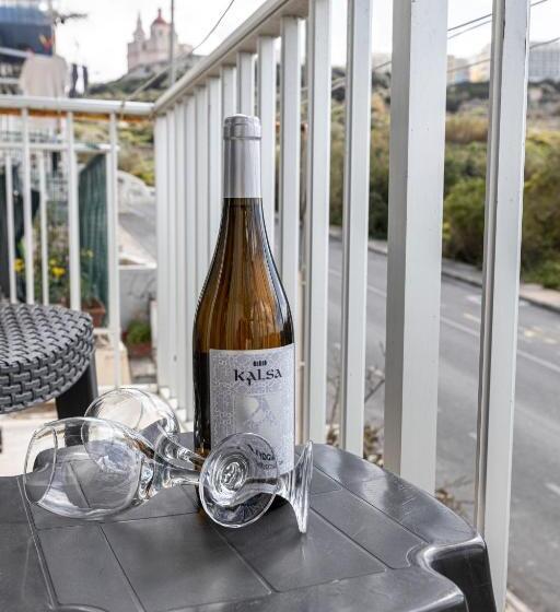 Seaside Flat With Scenic Country Views