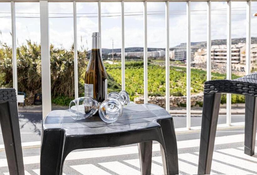 Seaside Flat With Scenic Country Views