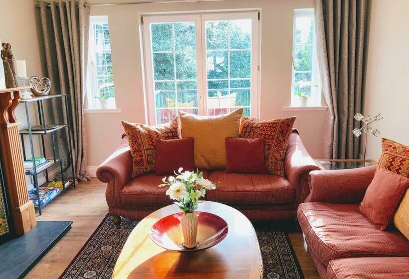 The Maples 26 Wellingtonia Court