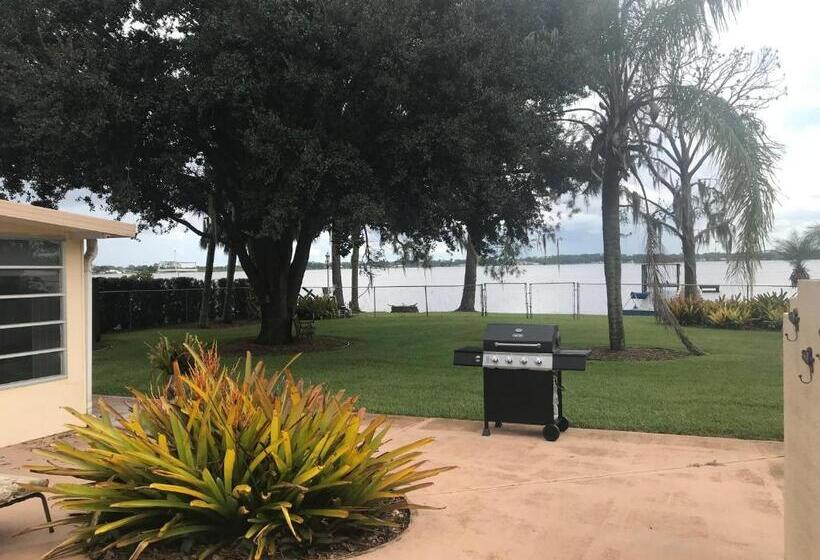 1711 Manatee Drive