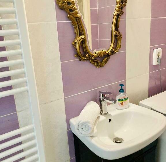 Budapest Diamond Flat