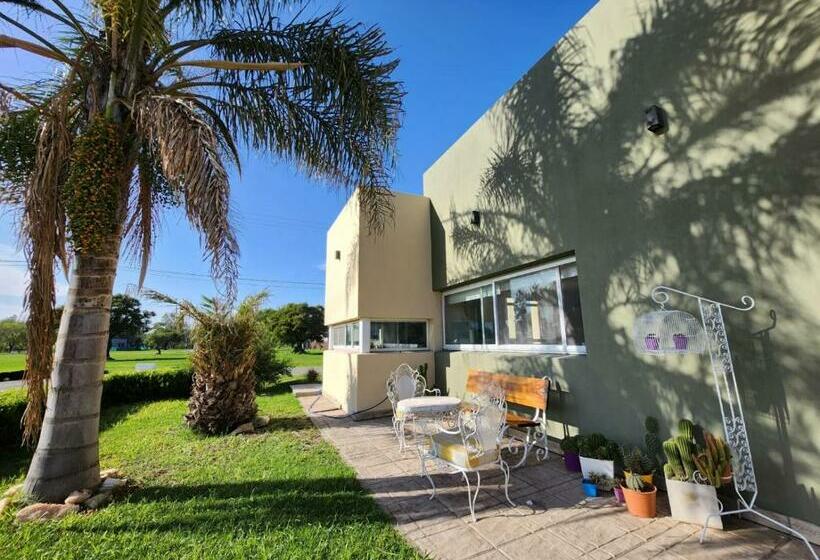 Casa En Club De Campo. Parque Y Pileta