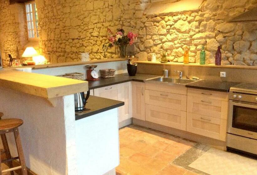 Manoir Elegant A Tombeboeuf Avec Grand Jardin Et Terrasse