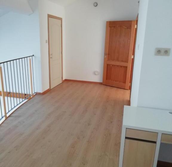 Florennes Gîte Neuf 150 M2 Devant Un Grand Lac Privé De 2 Hectares Poissonneux Au Milieu Des Bois