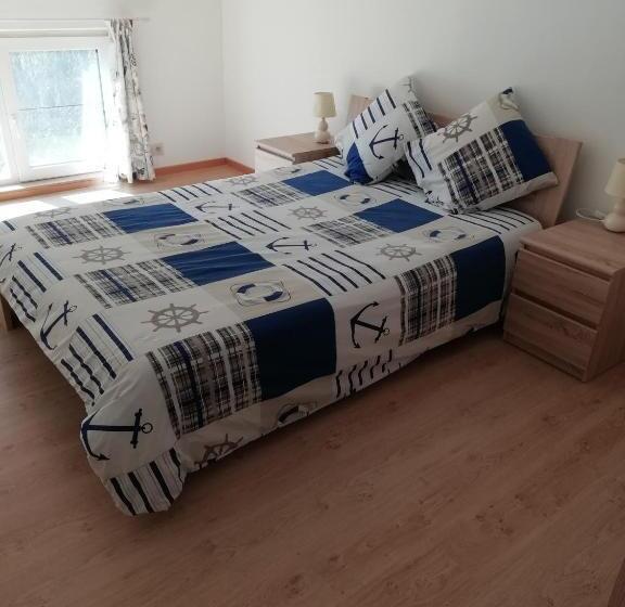 Florennes Gîte Neuf 150 M2 Devant Un Grand Lac Privé De 2 Hectares Poissonneux Au Milieu Des Bois