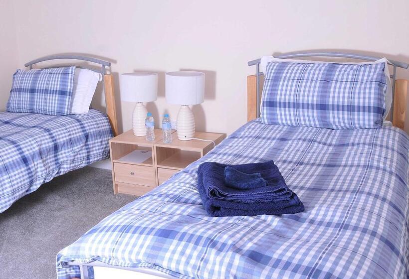 5 Beds, 3 Dbl Bed 2 Sngl Bed Sofabed 2 Shwr 2wc Offroad Van Park Washer Dryer Business Wifi