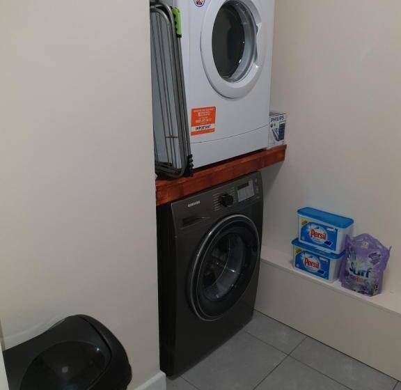 5 Beds, 3 Dbl Bed 2 Sngl Bed Sofabed 2 Shwr 2wc Offroad Van Park Washer Dryer Business Wifi