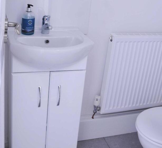 5 Beds, 3 Dbl Bed 2 Sngl Bed Sofabed 2 Shwr 2wc Offroad Van Park Washer Dryer Business Wifi