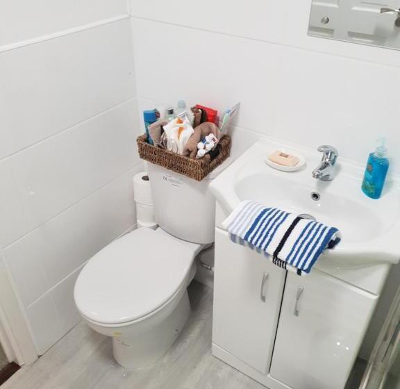 5 Beds, 3 Dbl Bed 2 Sngl Bed Sofabed 2 Shwr 2wc Offroad Van Park Washer Dryer Business Wifi