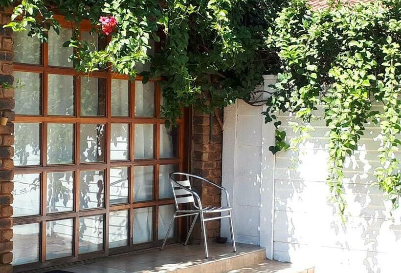 8 Soenie Avenue Self Catering