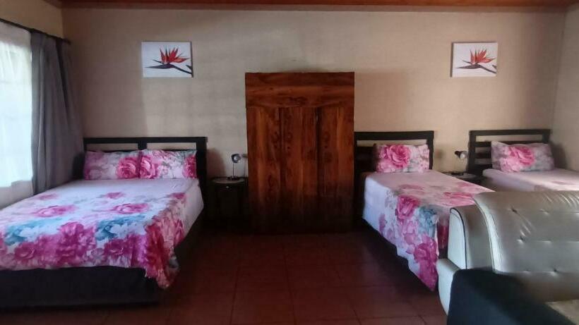 8 Soenie Avenue Self Catering