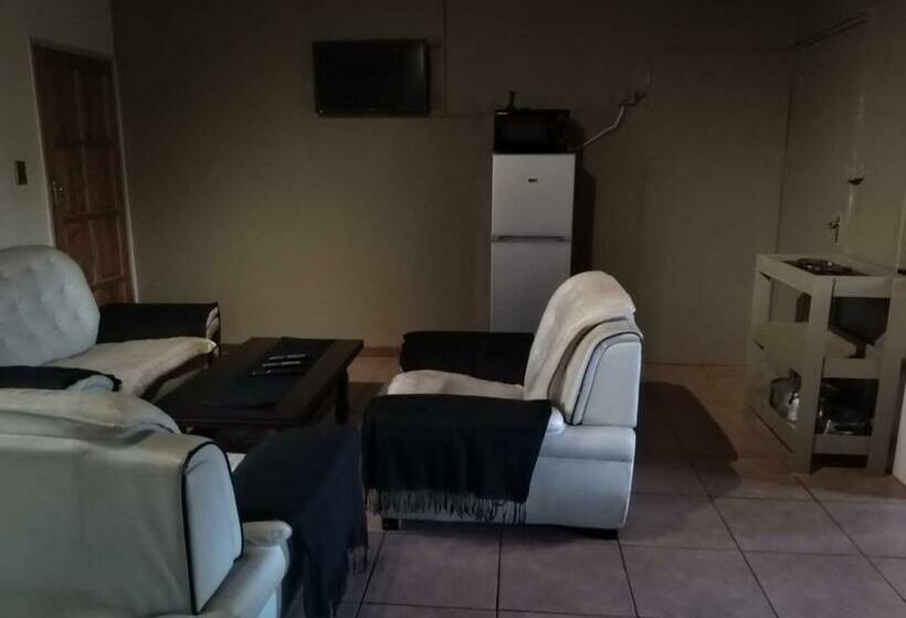 8 Soenie Avenue Self Catering