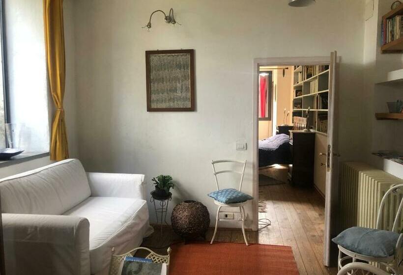 La Tinaia Del Glicine