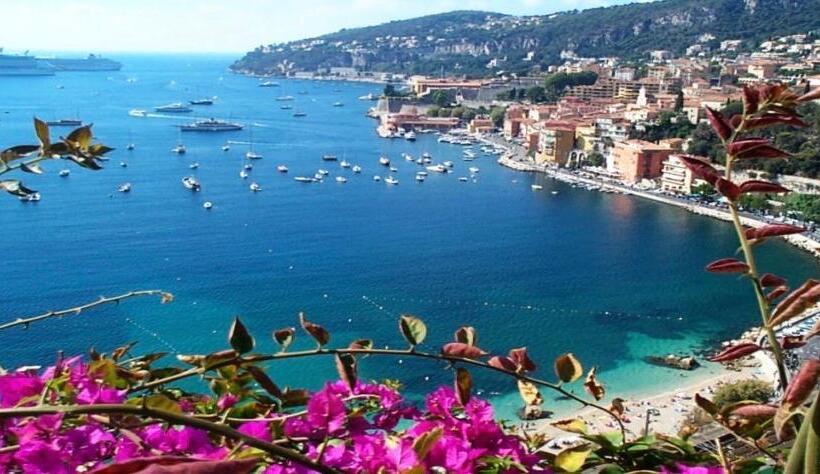 Havre De Paix En Méditerranée Avec Piscine Et Parking Privé