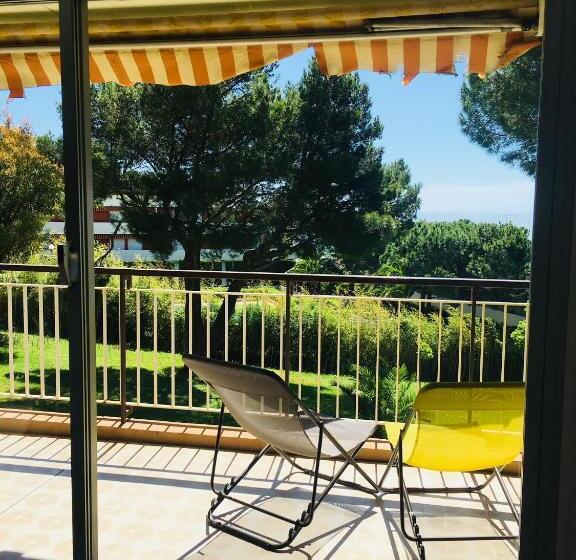 Havre De Paix En Méditerranée Avec Piscine Et Parking Privé