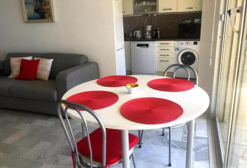 Havre De Paix En Méditerranée Avec Piscine Et Parking Privé