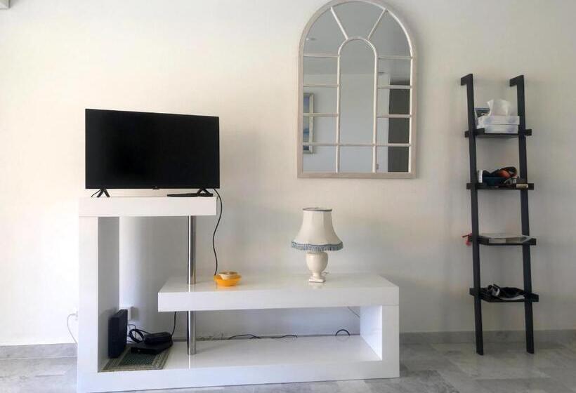 Havre De Paix En Méditerranée Avec Piscine Et Parking Privé