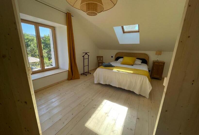 Maison Près De La Rivière