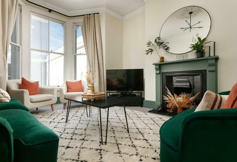 New Luxury For 2024   Central Plymouth House   Sleeps 10   Access To Plymouth Town   Close To The Ba