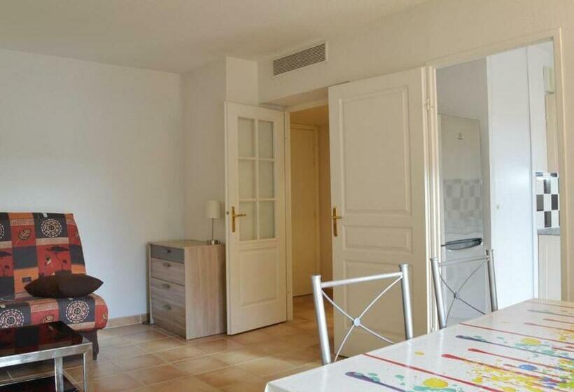 Appartement 2 Pièces Avec Terrasse, Parking, Piscine, Près De La Plage 4 Couchages à Golfe Juan