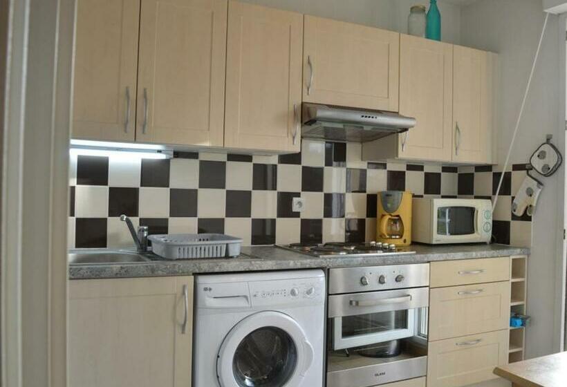 Appartement 2 Pièces Avec Terrasse, Parking, Piscine, Près De La Plage 4 Couchages à Golfe Juan