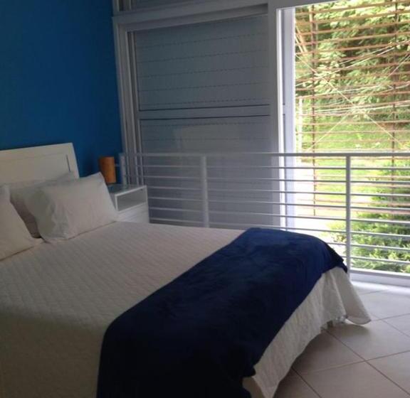 Confortável Casa Condomínio Marbella