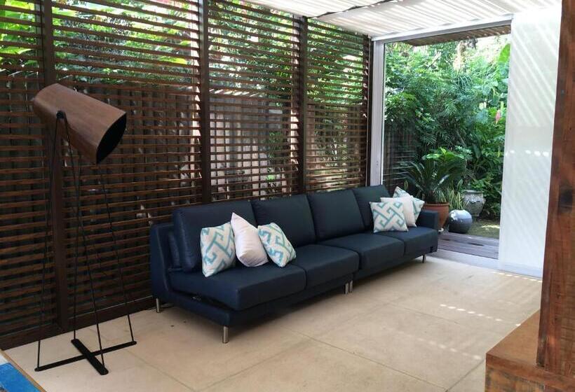 Confortável Casa Condomínio Marbella