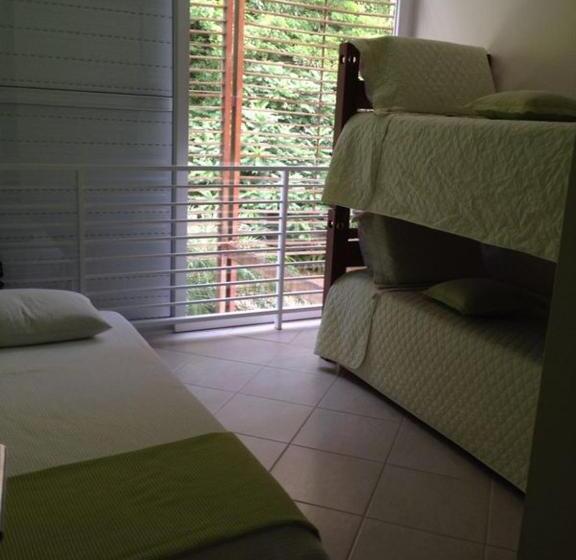 Confortável Casa Condomínio Marbella