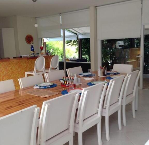 Confortável Casa Condomínio Marbella