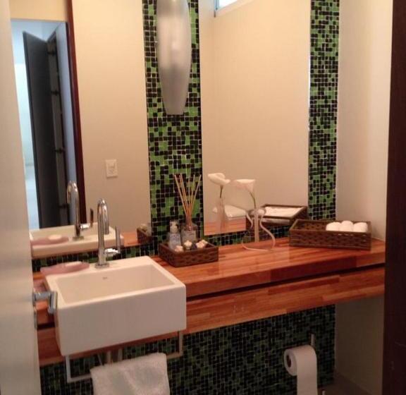 Confortável Casa Condomínio Marbella