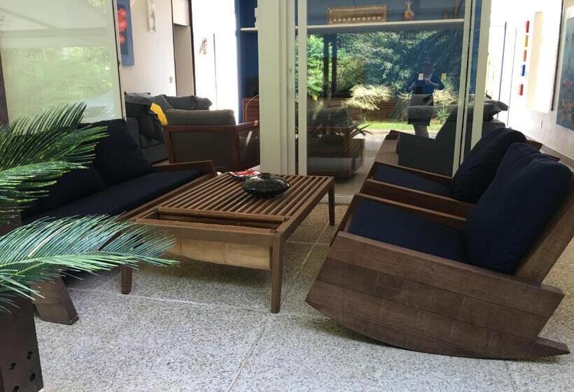 Confortável Casa Condomínio Marbella