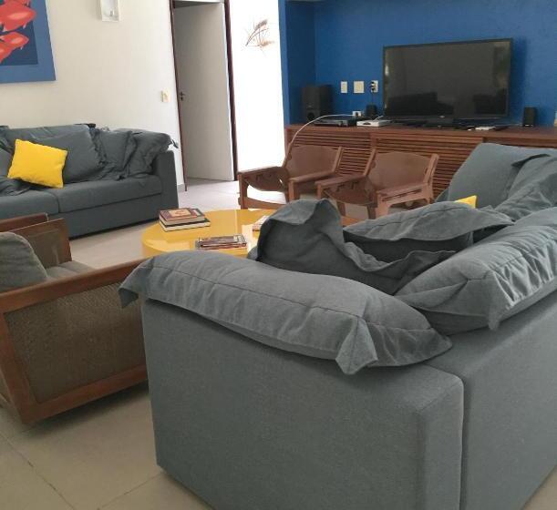 Confortável Casa Condomínio Marbella