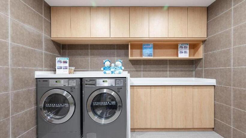 Hanting Hotel Wuhan Guanggu Plaza