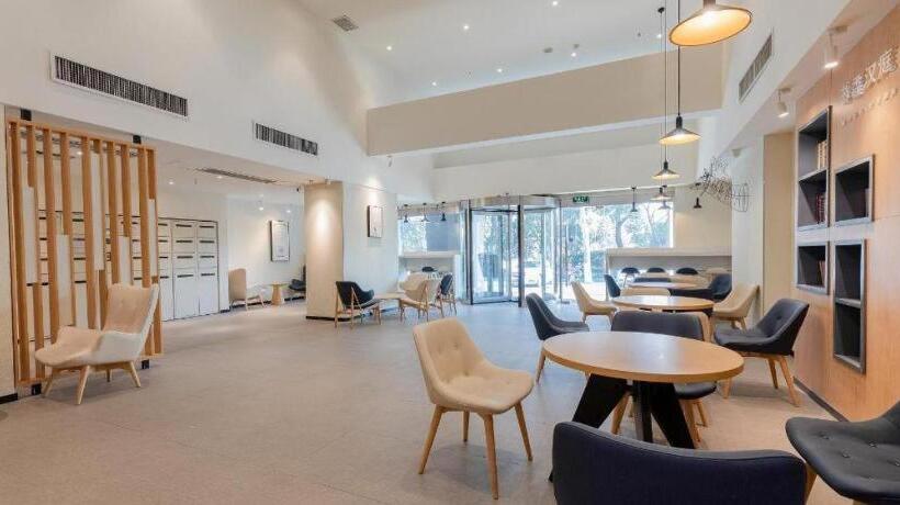 Hanting Hotel Wuhan Guanggu Plaza