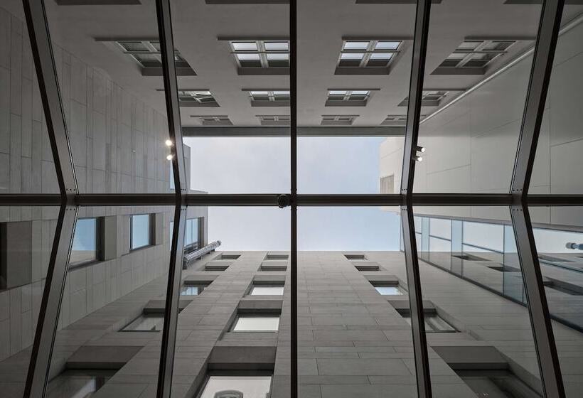 Iceland Parliament Hotel, Curio Collection By Hilton