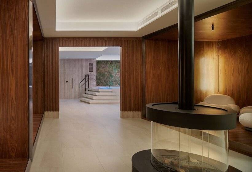 Iceland Parliament Hotel, Curio Collection By Hilton