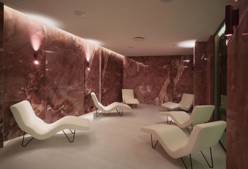 Iceland Parliament Hotel, Curio Collection By Hilton