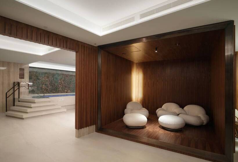 Iceland Parliament Hotel, Curio Collection By Hilton